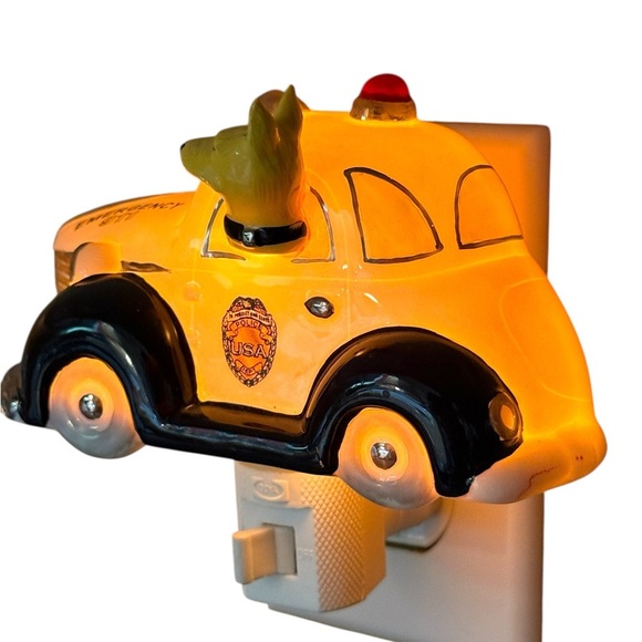 Henry Cavanagh 3D Dog Car Night Light Swivel Plug Kids Room - Picture 3 of 5
